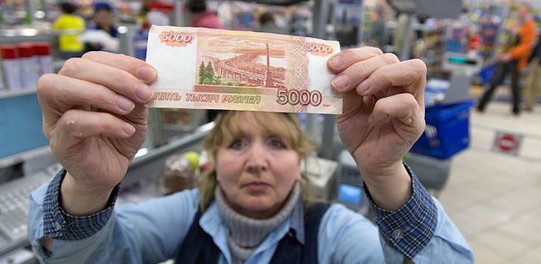 Реальные доходы россиян замедлили падение Реальные доходы россиян замедлили падение